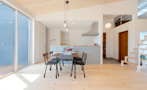 スタイリッシュなダイニングの写真