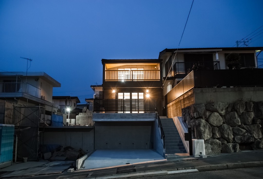 夕景に映える家