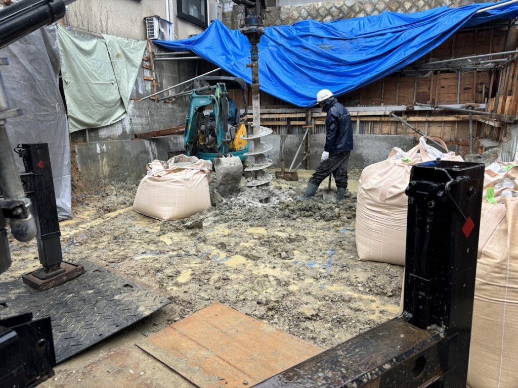 神戸市長田区 A様邸杭打ち工事の様子です