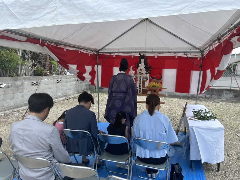 お天気雨の地鎮祭。ご家族の未来に、静かに祝福のしずくが降りました。【明石市Y様邸】