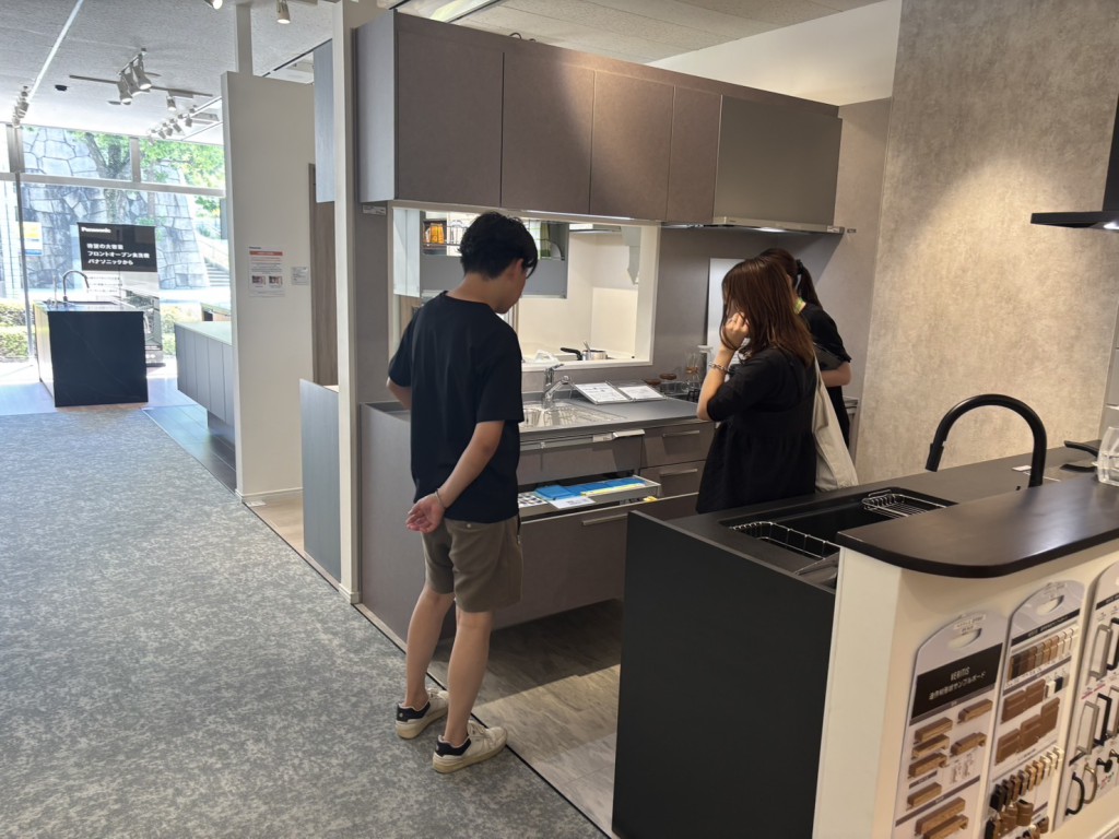 実際に見て、触れて、納得できる。ショールーム見学のすすめ