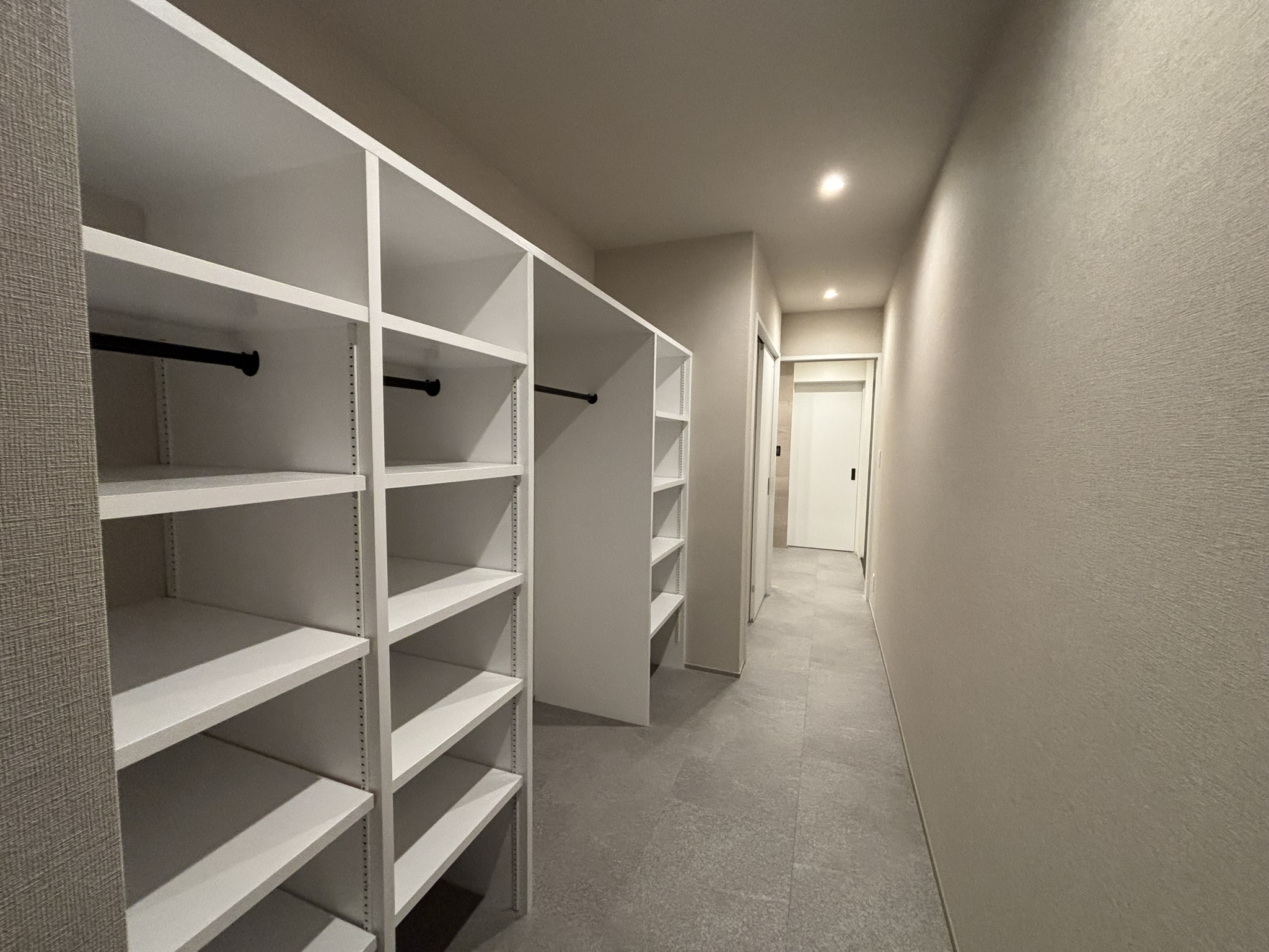 なぜ片付かない？ウォークインクローゼットで変わる収納計画｜神戸の注文住宅